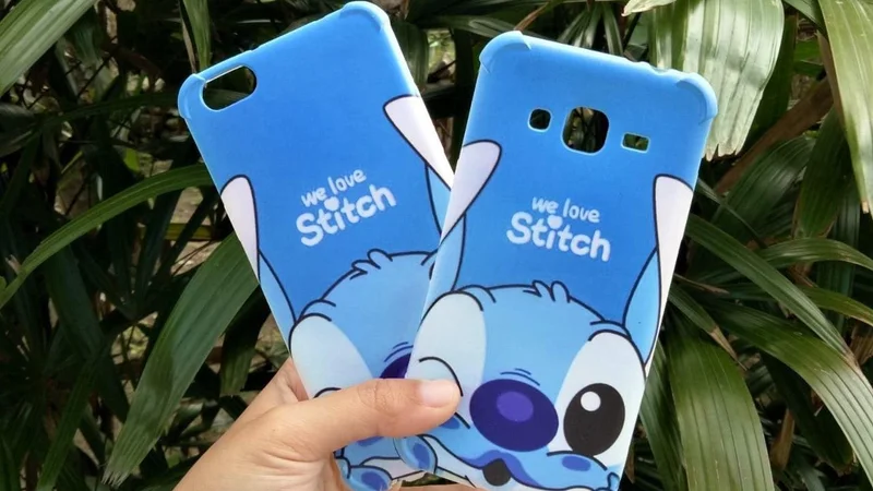 Casing HP premium Cuztoom yang tidak mudah menguning berkat material polycarbonate