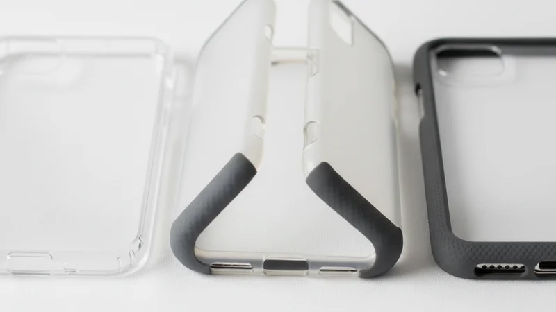 perbandingan softcase dan hardcase untuk Realme C2