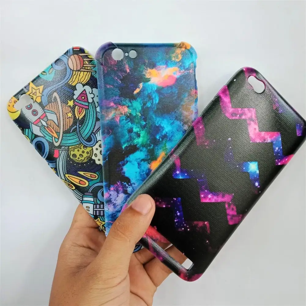 Tiga case anticrack berbahan lentur dengan motif luar angkasa, galaksi, dan zigzag hasil cetak Cuztoom