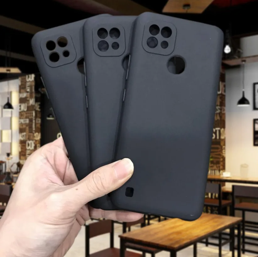 Tiga case blackmatte polos hitam doff dipegang tangan