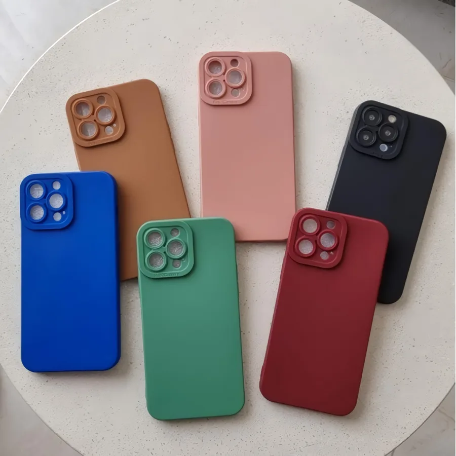 Enam case procamera polos warna cokelat, merah muda, hitam, biru, hijau, dan merah marun