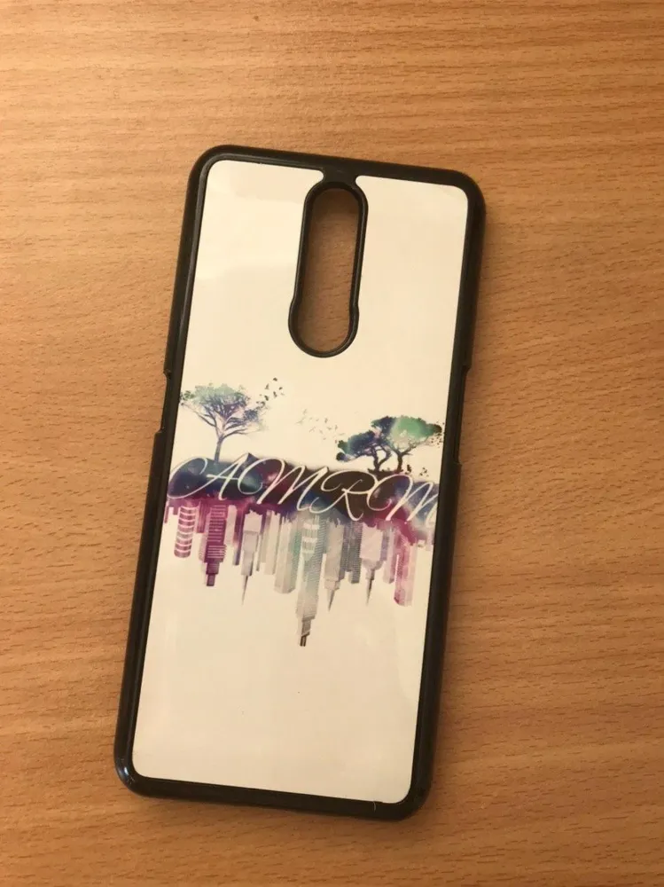 Hardcase custom Cuztoom warna putih dengan motif abstrak cat air